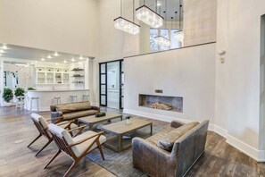 Interior - Stylish Modern Studio | KING & FULL BED + Pool&Gym (Irving)