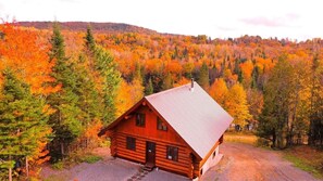 Exterior - Chalet bois rond aux paysages uniques avec spa! (Lac-aux-Sables)
