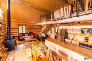 Interior - Chalet bois rond aux paysages uniques avec spa! (Lac-aux-Sables)
