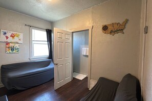 2 bedrooms, WiFi, bed sheets - No-Frills Rental | Work Crew Stay | Pet Friendly (Midvale)