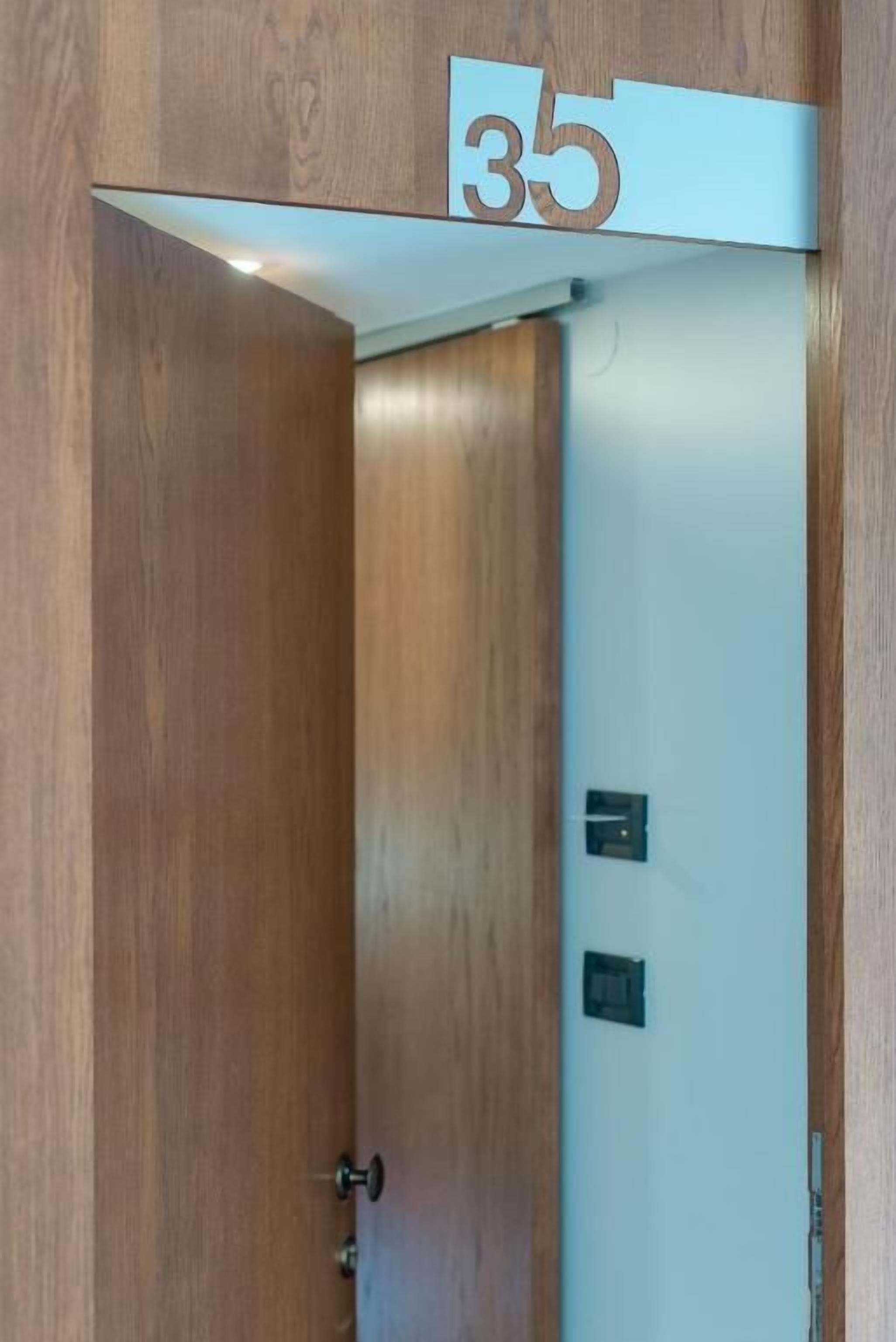 المنشأة من الداخل