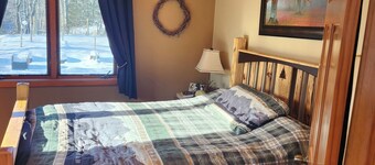 Peaceful Riverfront retreat located between Rhinelander and Minocqua
