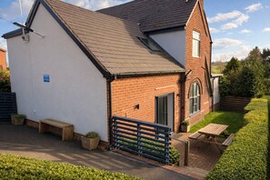 Terrace/patio - Peaceful Derbyshire Cottage With Stunning Views (Ilkeston)