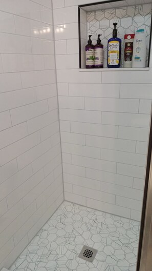 Shower, jetted tub, hair dryer, towels