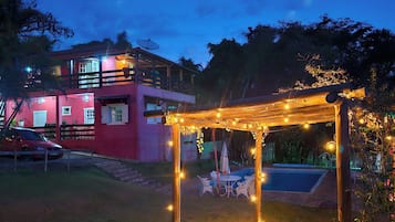 Classic Room, Lanai, Garden View | Property grounds