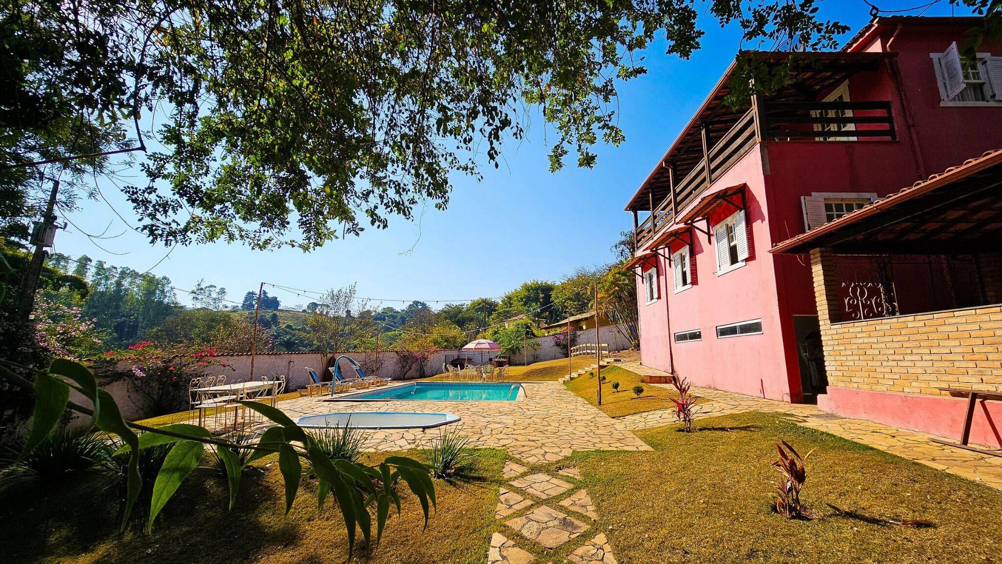 2 piscinas externas, guarda-sóis, espreguiçadeiras