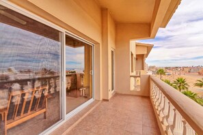 Terrace/patio - Serene & Warm 3rd Level Condo - Corona del Mar 302 (Puerto Peñasco)