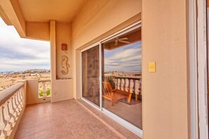 Terrace/patio - Serene & Warm 3rd Level Condo - Corona del Mar 302 (Puerto Peñasco)