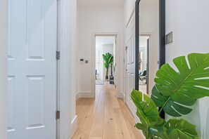 Interior - Bright 2Bed Flat| 1 Min to West Kensington Station (London)