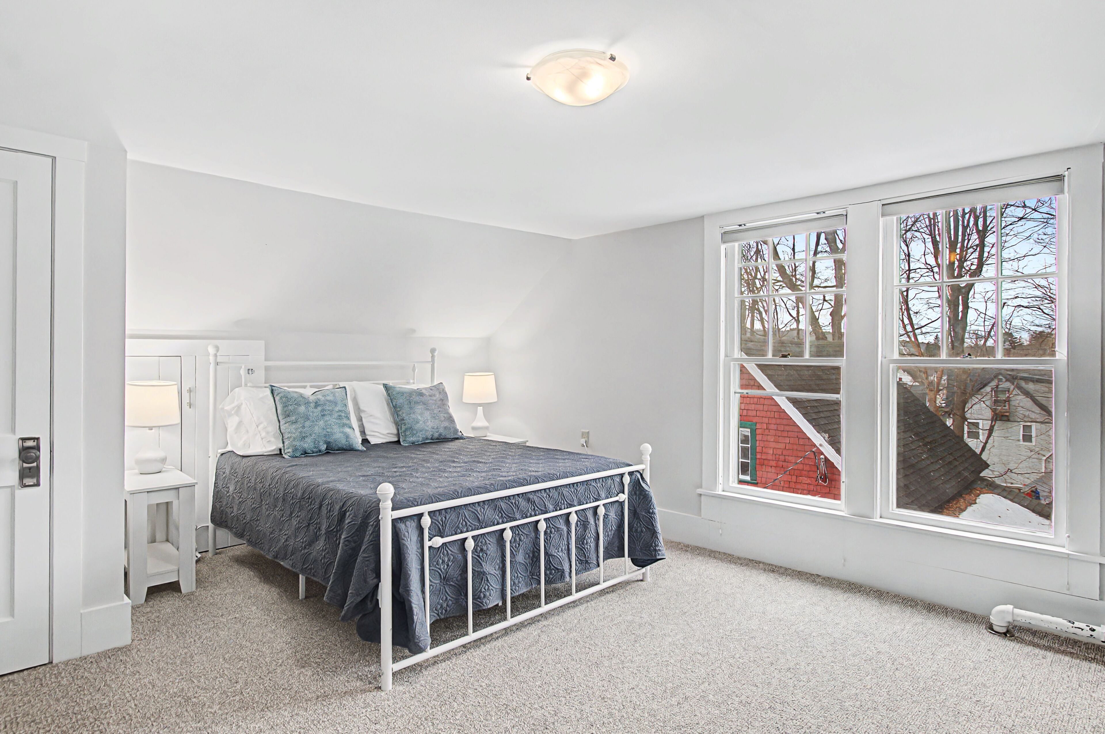 1 bedroom, desk, WiFi, bed sheets