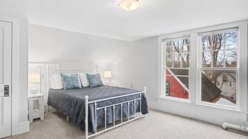 1 bedroom, desk, WiFi, bed sheets