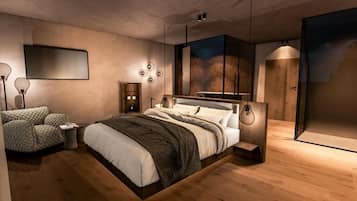 Junior Suite with Balcony (Heute) | Een kluis op de kamer, gratis wifi