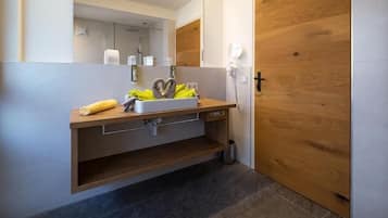 غرفة مزدوجة فاخرة - بشرفة - منظر للبحيرة | حمام