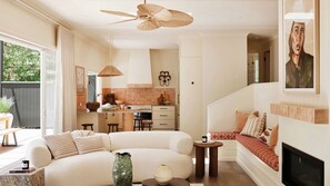 TV, fireplace - Stay 3 for 2 this Winter* Three Birds Renovation (PEARL BEACH)