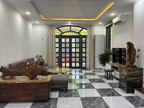 デラックス ヴィラ バルコニー シティビュー | リビング エリア