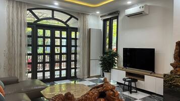 Biệt thự Deluxe, ban công, quang cảnh thành phố | Khu phòng khách