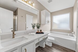 Toallas, jabón, papel de baño 