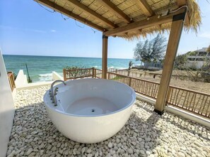 Outdoor spa tub - Ultra Luxury Private Beachfront 5 BRs Pool Villa (Tambon Cha-am)