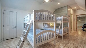 Casa (Multiple Bedrooms) | Interni