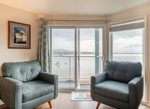 TV, fireplace, offices - Bayfront Condo & Steps to Beach in Taft District (Lincoln City)