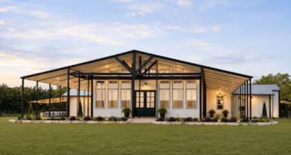 Event Center + Group Lodging Villa Near DFW