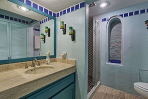 Shower, shampoo - Charming, Cozy Condo Great View Pinacate 404 (Puerto Peñasco)