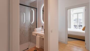 Deluxe-Apartment, Stadtblick | Badezimmer