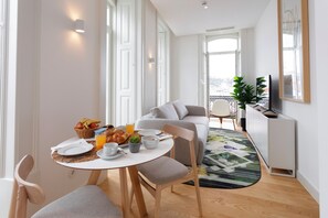 Deluxe Apartment, City View | Interior