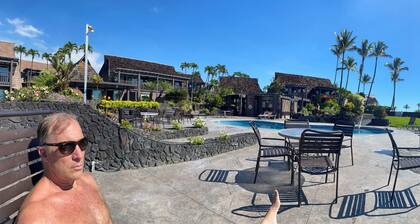 Secluded , cozy poolside getaway.. Ocean views, near black sand beach & turtles.