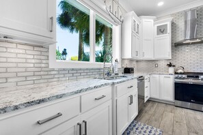 Fridge, microwave, oven, stovetop - Stunning custom coastal hideaway with private pool (Panama City Beach)