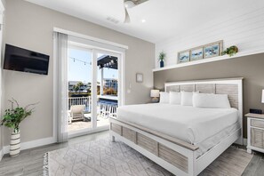 5 bedrooms, iron/ironing board, WiFi, bed sheets - Stunning custom coastal hideaway with private pool (Panama City Beach)