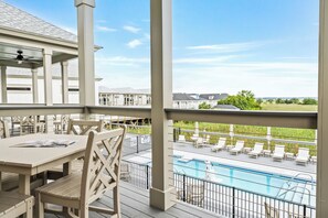 Outdoor dining - Winyah Bay Club - Host Your Pad (Georgetown)