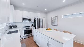 Villa – premier, elveutsikt | Eget kjøkken