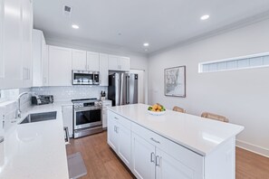 Premier Villa, River View | Private kitchen - Winyah Bay Club - Host Your Pad (Georgetown)