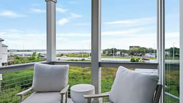 Villa – superior, utsikt mot marina | Overnattingsstedets uteområder