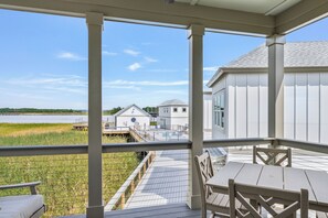 Deluxe Villa | Outdoor dining - Winyah Bay Club - Host Your Pad (Georgetown)