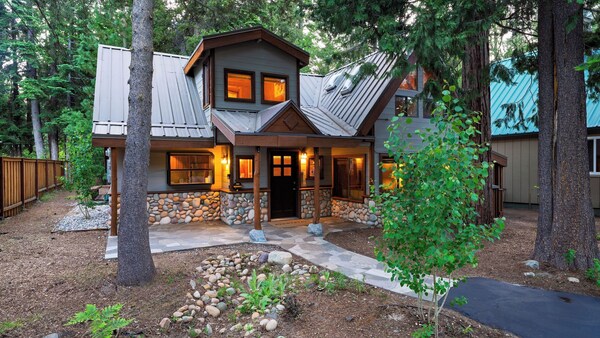 Hot Tub, Shared Pier, Forest Views In Heart Of Tahoma Sugar Point By Avantstay - Lake Tahoe