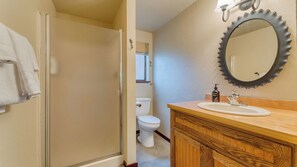 A bathroom with a shower, toilet, sink, and mirror. - Wildwood by Avantstay Hot Tub, 5mins to Lake (Tahoe Vista)