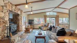 House (3 Bedrooms) | Interior - Wildwood by Avantstay Hot Tub, 5mins to Lake (Tahoe Vista)