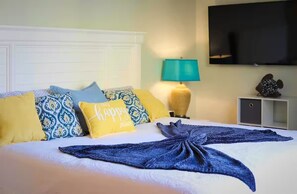 WiFi, bed sheets - Beach side condo with shared pool, gym and tennis (Miramar Beach)