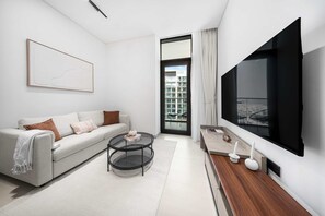 House - Free Housekeeping Visits During Your Stay - Stayshort - Charming 1BR Retreat in JVC Sleeps 4 (Dubai)