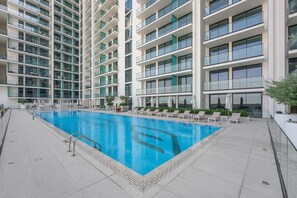 House - Free Housekeeping Visits During Your Stay - Stayshort - Charming 1BR Retreat in JVC Sleeps 4 (Dubai)