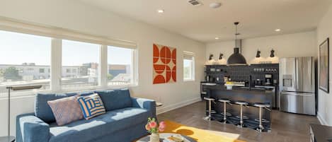 House (Multiple Bedrooms) | Living area