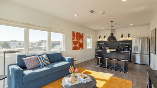 The Carter Buyout - 2 Units by Avantstay Group Stays