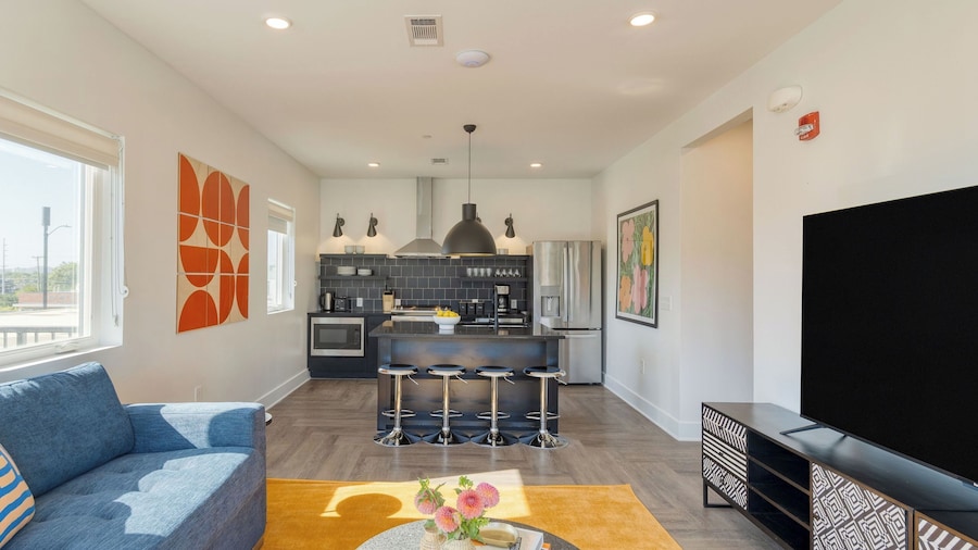 The Carter Buyout - 2 Units by Avantstay Group Stay, Sleeps 24