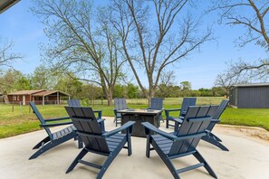 Terrace/patio - Fire Pit, Vines & Good Times - Grill & Gather! (Johnson City)