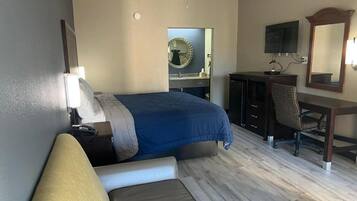 Standard Room, 1 King Bed, Smoking, Kitchenette