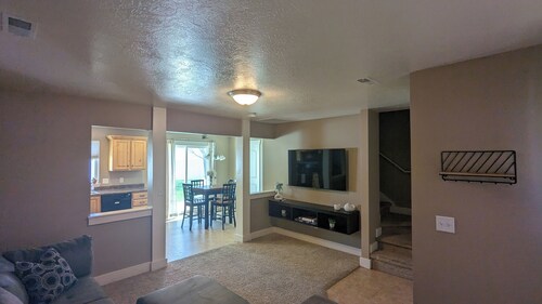 Central Mountain Retreat - Sleeps 7