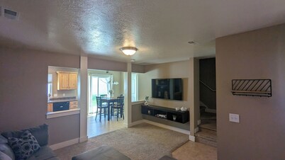 Central Mountain Retreat - Sleeps 7