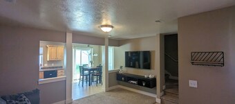 Central Mountain Retreat - Sleeps 7